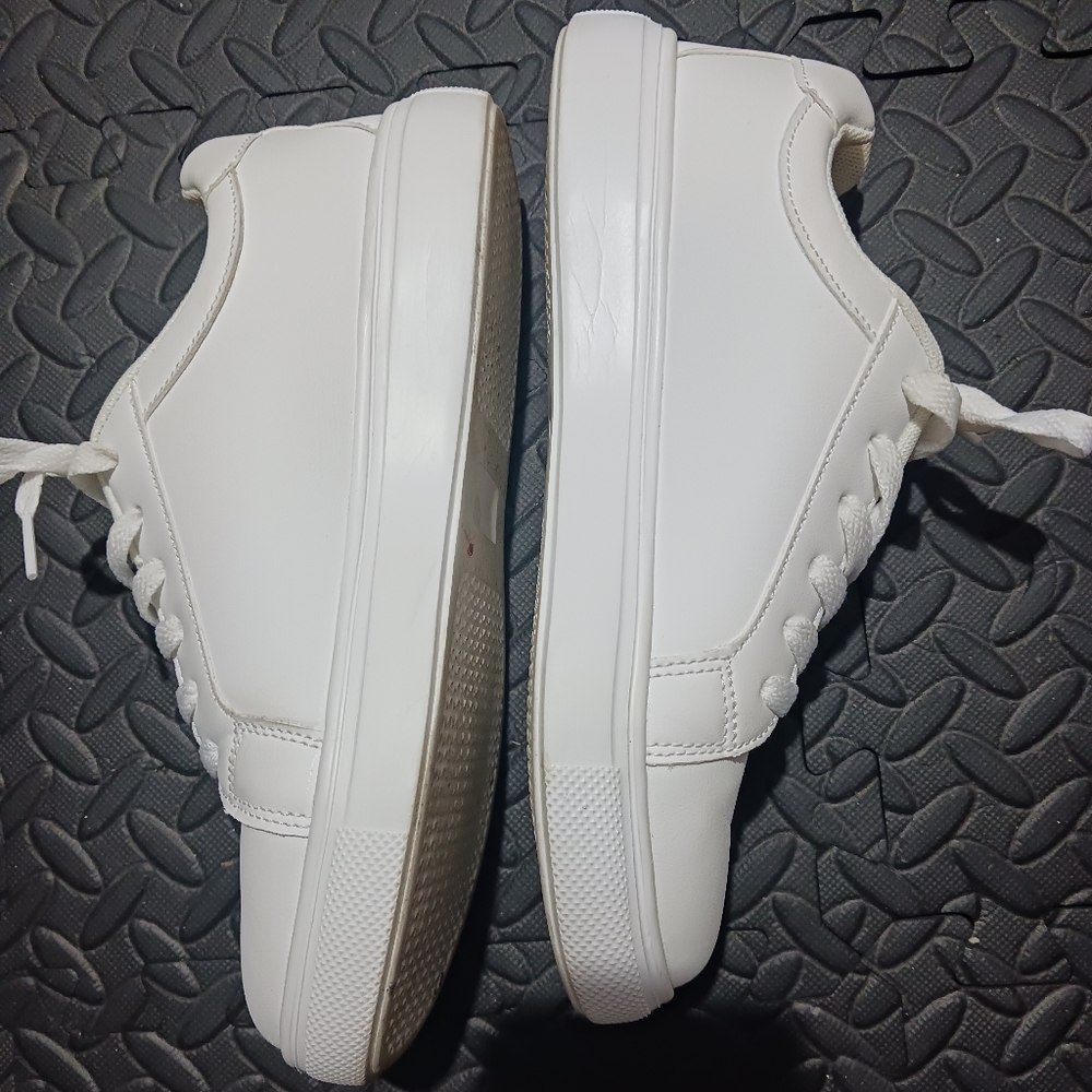 Women White Round Toe Basic Sneakers - Picture 5 of 10